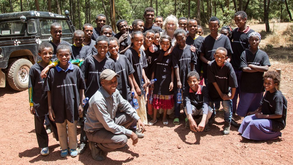 A group of young Ethiopian children stand around Virginia McKenna
