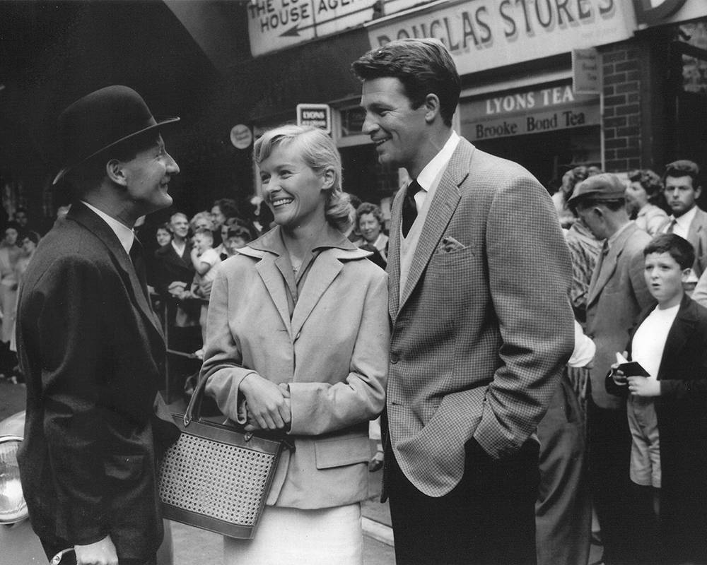 Leslie Phillips, Virginia McKenna and Bill Travers on the set on The Smallest Show on Earth