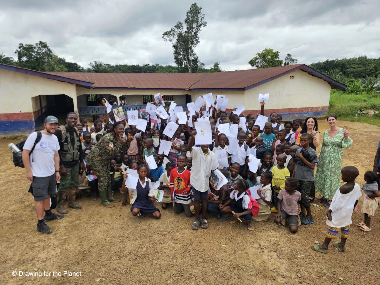 Jane Lee McCracken, Jenny Desmond, Rob Lee and Grace Kotee Sansi Gbor with pupils from Kersein Public School, Liberia.