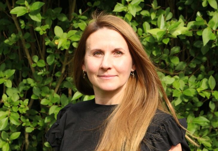 A headshot of Maggie Balaskas