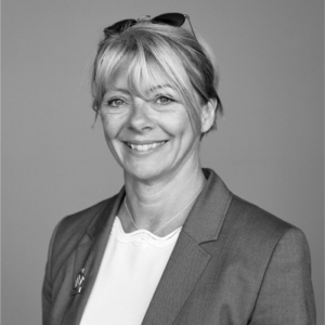 Tracey Greaves black and white headshot